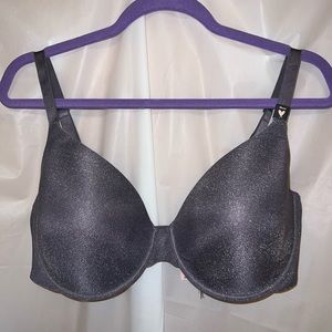 Victoria's Secret t-shirt lightly lined demi